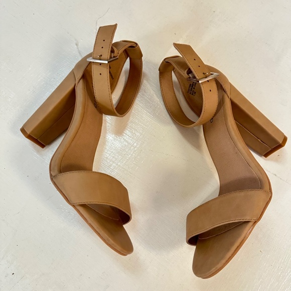 Torrid Shoes Women's Size 7.5 W Ankle Strap Cone Heel Beige Sandals - Picture 11 of 12